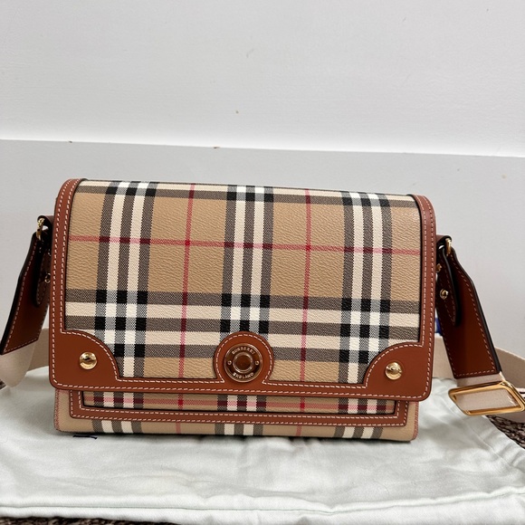 Burberry Note Bag - Picture 1 of 9